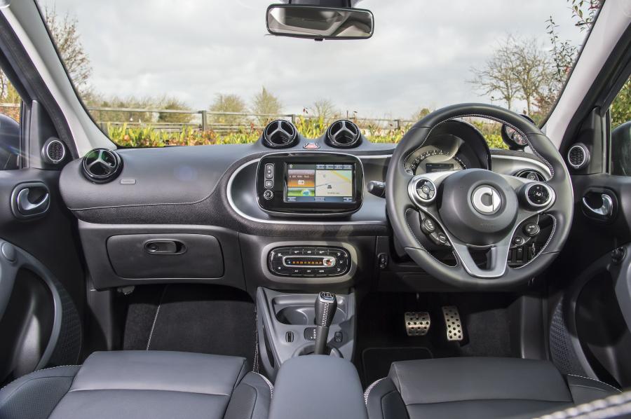 Торпедо Smart ForFour Xclusive by Brabus 2016 года  (UK) (фото 15 из 23)